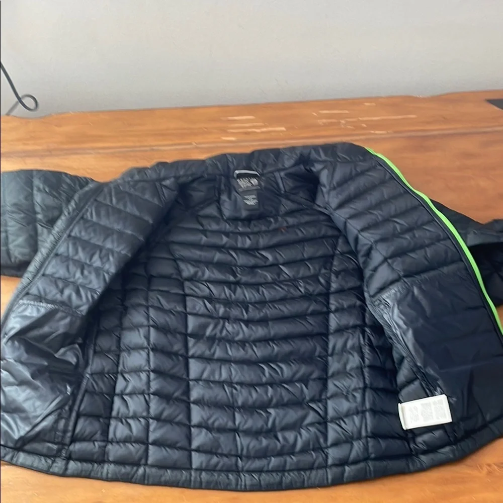 Mountain Hardware Down Feather  Puffer Jacket Size Medium